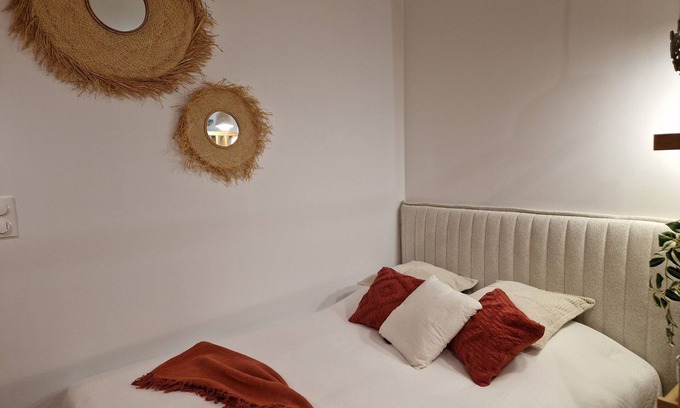 Chartres-de-Bretagne Apartment | LogeYou Aparttment TerraCotta