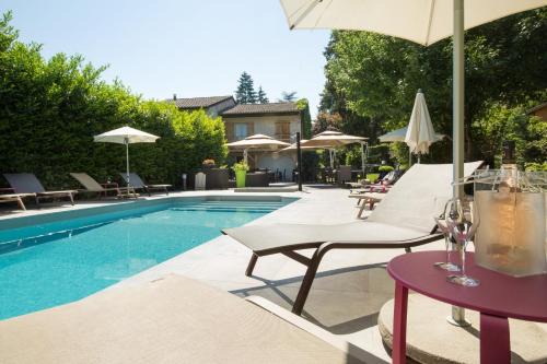La Boisse Hotel | Logis Hotel Le Petit Casset