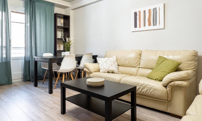 Delicias Apartment | LOIRA VIÑAZA: Modern and functional 4-bedroom apar