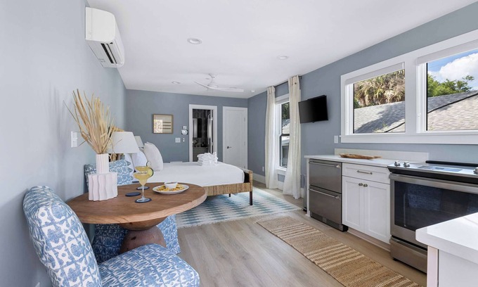 Folly Beach Condo | Lombard @ Dellawisp, 1 Block to Beach