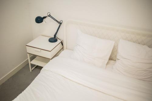 Stadsdriehoek Apartment | Lombardkade 2BR apartments