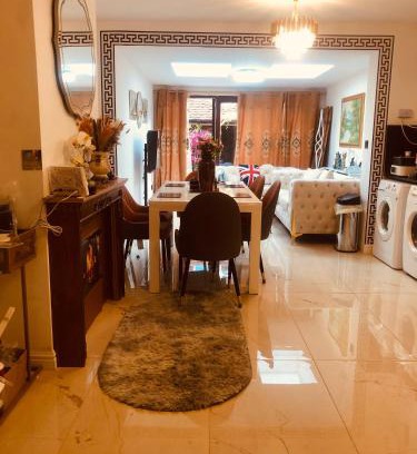 Kennington House | London Central 4 bed House with Garden