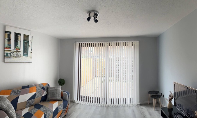Woolwich House | *Londonn*Contractorsn*Long Staysn*Tourists/Visitorsn*Remodeledn*Homely