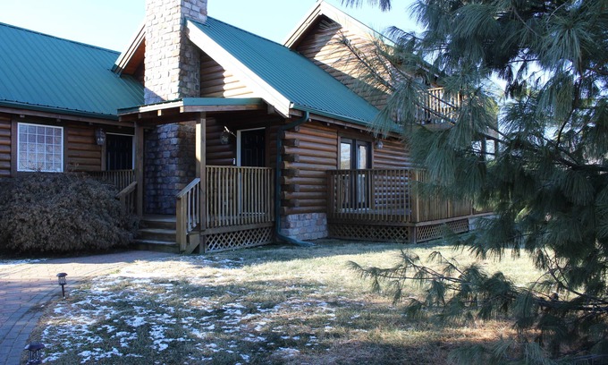 Lee's Summit Cabin | Lone Jack Cabin - Studio Suite