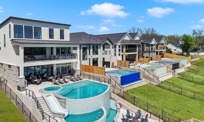 Kingsland House | Lone Star Landing II | Concierge Services