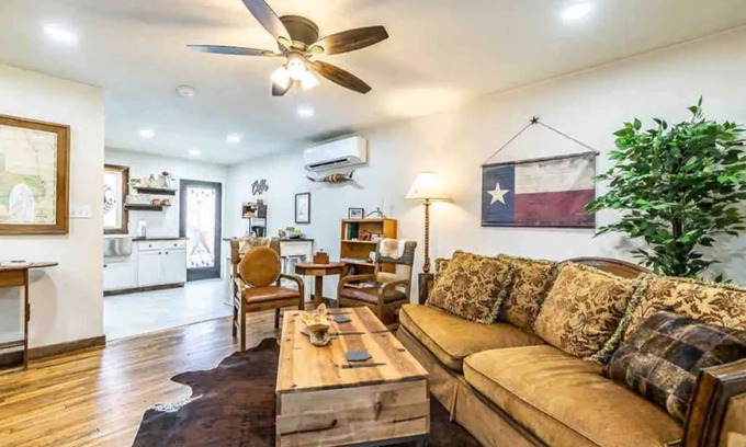 Lubbock House | Lone Star Suite: Rustic Luxe, 2 King Beds, Fireplace, Full Kitchen, courtyard