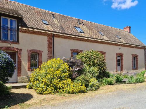 Connerre House | Longère sarthoise rénovée, à 20 min du Mans, 4 chambres, poêle à granulés, parking privé - FR-1-410-376