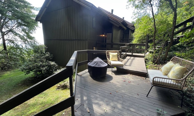 Dan River Villa | Long range views off Blue Ridge Pkwy w/updated kitchen & laundry Pet-Friendly!