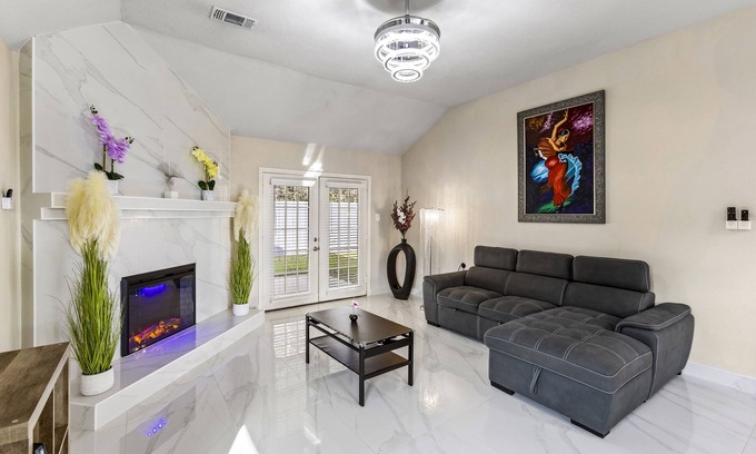 Humble House | Long Stay ready home w/garage, full kitchen and a hint of luxury