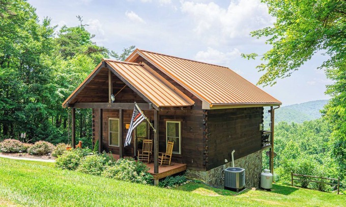Cana Cabin | Long Valley Lights Cabin - Amazing View & 2 min. to the Blue Ridge Parkway
