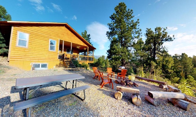 Monticello House | Long View Cabin, Breakfast Deck overlooking the Canyon!