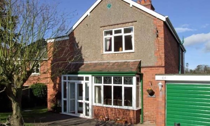 Wolverhampton Cottage | LONINGSIDE, family friendly, with a garden in Wombourne