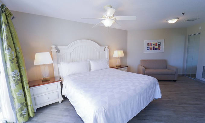 Crystal Harbour Resort | Look No Further! 3 Spacious Rooms, Beachfront Property, Outdoor Pool