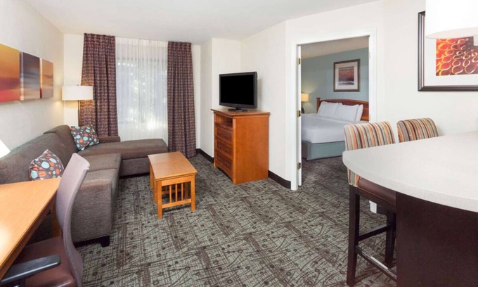 Dunwoody Apartment | Look No More! Contemporary 1BR Suite with Full Kitchen, Pets are Welcome!