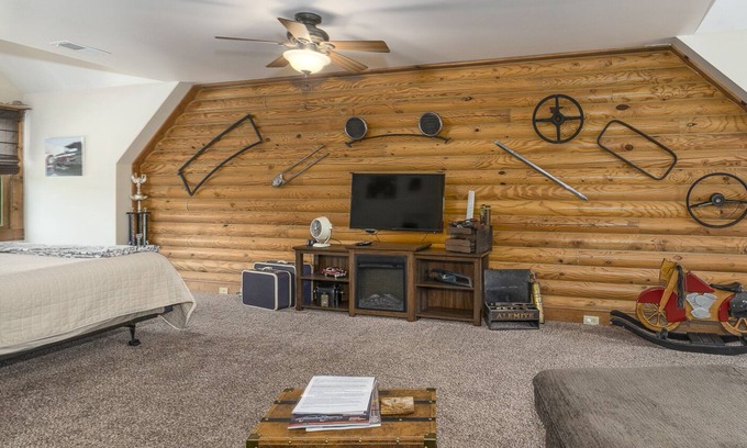 Roanoke Bed & Breakfast | Lookout Suite - Mountain View