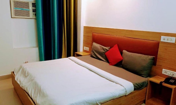Mahipalpur Hotel | Loomstay by arrivalstay