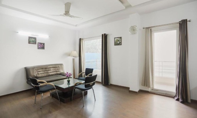 Sushant Lok Hotel | LOOMSTAY Royal Residency