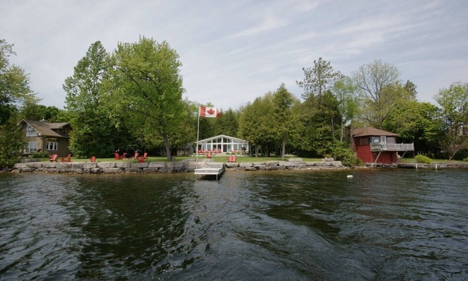 Selwyn House | Loon Talk Cottage on Clear Lake