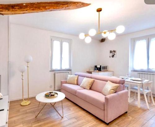 Albate Apartment | Lora flowers Suite, free parking,self check in, 5