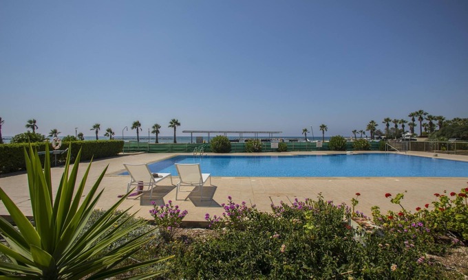 Oroklini Apartment | Lordos Sunshore Beachfront Suite