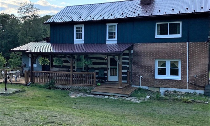 Spring Mills House | Lost Dutchman Mountain Retreat - Main House