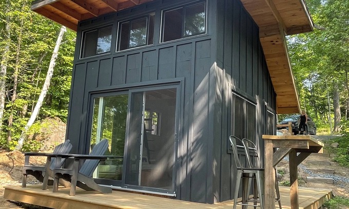 Frontenac Cabin | Lost Loft - NEW Waterfront Tiny Cottage. Sleeps 2, off-grid, quiet lake!