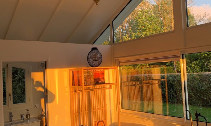 Grosrouvre Bed & Breakfast | Loue Pour les JO 1 Chambre Double Dans Véranda, d'1 Maison Avec Piscine