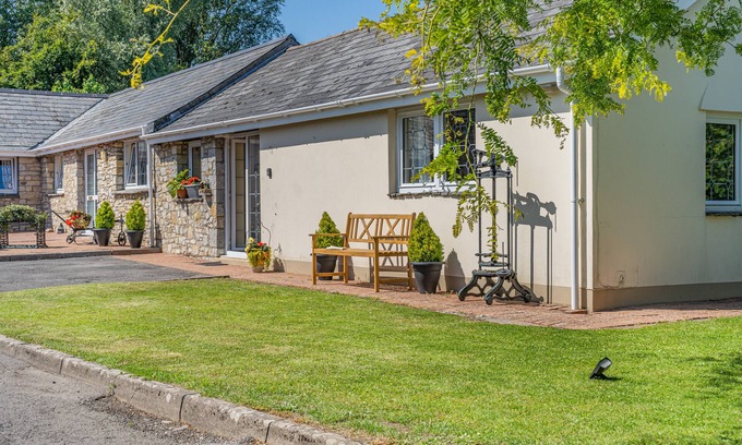 Llantwit Major House | Lougher-Moor - Three Bedroom House, Sleeps 5