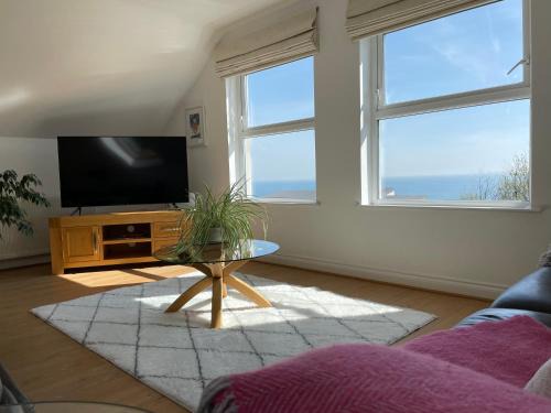 Carrickfergus House | Loughview Lodge