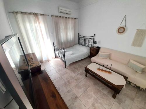 Ermoupoli Apartment | Louisa's Home