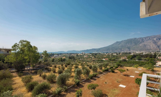Loutraki-Agioi Theodoroi Apartment | Loutraki Getaway - Cozy and Quiet Nest
