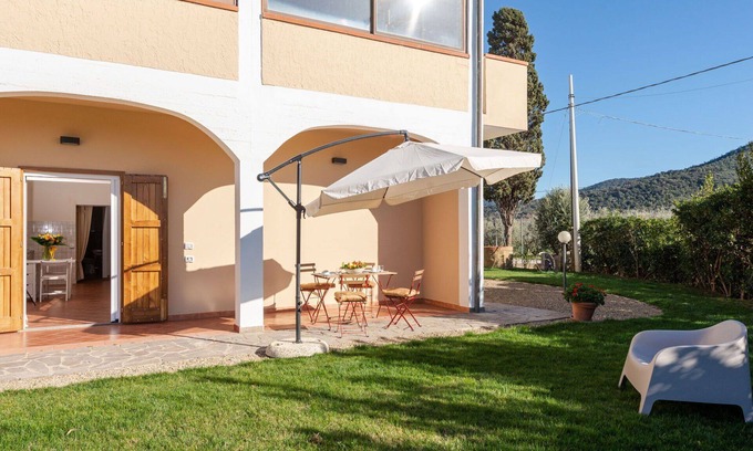 Castiglione della Pescaia Apartment | Lovely apartment for 6 people with A/C, WIFI, TV, terrace and pets allowed
