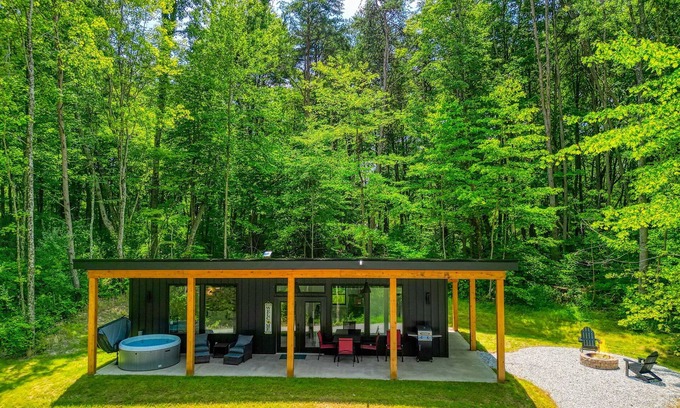 Sugar Grove Cabin | Love Shack at Trickle Creek at Hocking Hills