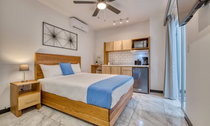 Dolorosa Apartment | Lovely 1-Bed/1Ba apartment with Patio in Downtown!