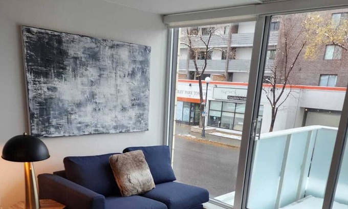 Hillhurst Condo | Lovely 1 Bedroom Condo in Downtown Calgary