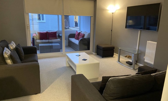 Hythe Apartment | Lovely 1 Bedroom Ground Floor Apartment max 4 per
