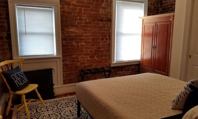 Adams Morgan Bed & Breakfast | Lovely, 1 BR in Adams Morgan! Walk Everywhere!