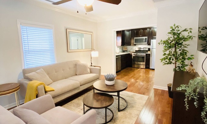 Stamford Apartment | Lovely 2 bdrm apt w/parking and outdoor sitting