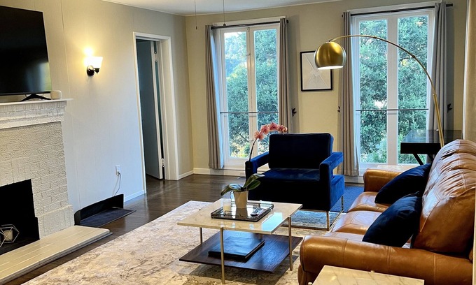 Trestle Glen House | Lovely 2 bed/1 bath duplex unit with parking, in-unit laundry and shared yard.