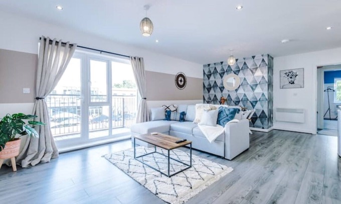 Formby Apartment | Lovely 2 Bed Apartment -Ideal 4 Leisure & Business Travellers