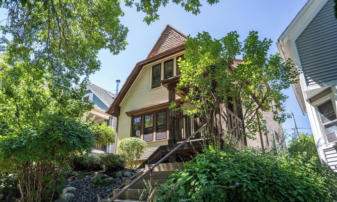 Bay View Apartment | Lovely 2 Bed Steps from Lake Michigan! upper NY