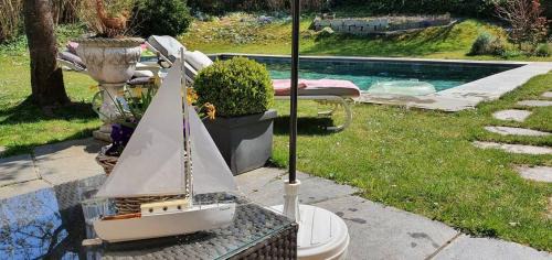 Horgen District House | Lovely 2-bed Suite, Swimmingpool, beach and Boat