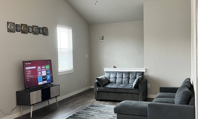 Venus Apartment | Lovely 2 bedroom apartment with private bathrooms that can sleep six people