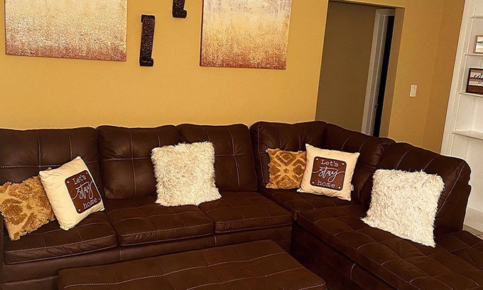 Sunrise House | Lovely 2 Bedroom Condo With *Free Parking and WiFi*