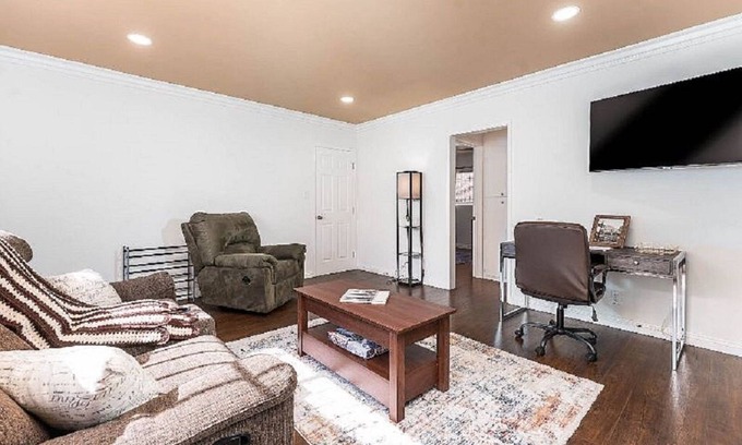 Inglewood Apartment | Lovely 2-bedroom lower unit 2, dual televisions, WiFi, gated building & parking