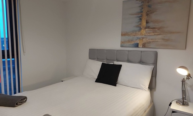 Sheffield Apartment | Lovely 2 bedroom serviced apartment in Sheffield -panoramic view, FREE WiFi