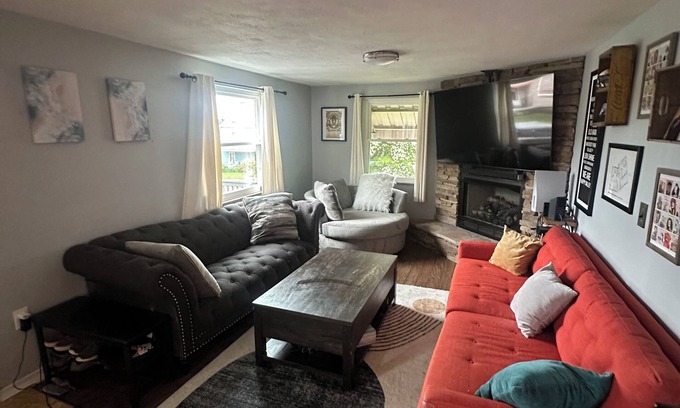 New Kensington House | Lovely 3-bedroom house in New Kensington. 10 minutes from Oakmont Country Club