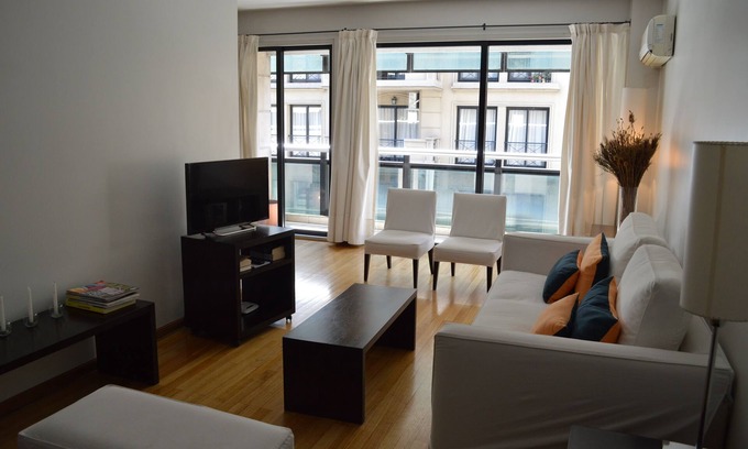 Buenos Aires Central Business District Apartment | Lovely and Full Furnished Apartment for Two Pax Near Teatro Colon, and Recoleta