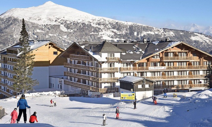 Katschberg Apartment | Lovely apartment for 4 guests with WIFI, pool, balcony, pets allowed and panoramic view