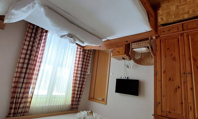 Augsdorf Apartment | Lovely apartment for 6 guests with WIFI, TV and balcony